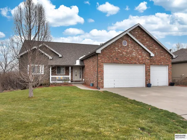19605 Ridgeway Rd, Plattsmouth, NE 68048