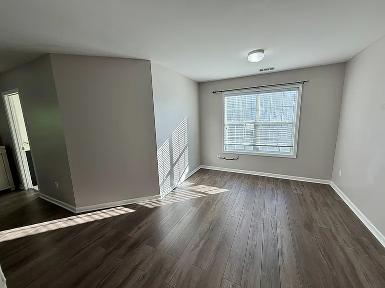 1050 Chapel Hill Dr — Photo 17