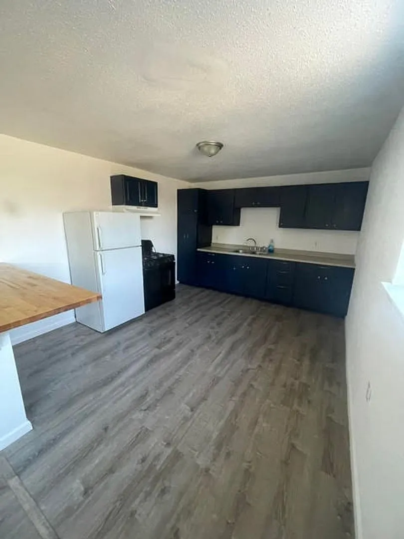 435 -Keystone Apartments — Photo 2