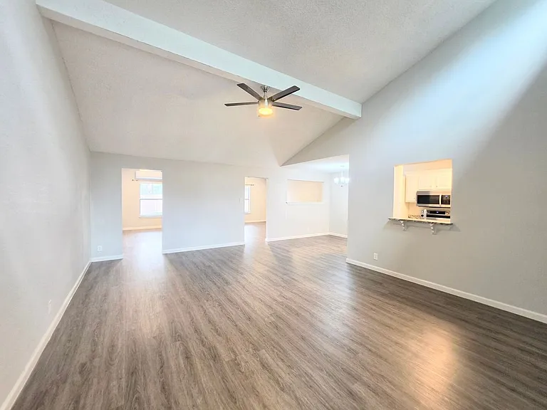 11643 Creston St — Photo 4