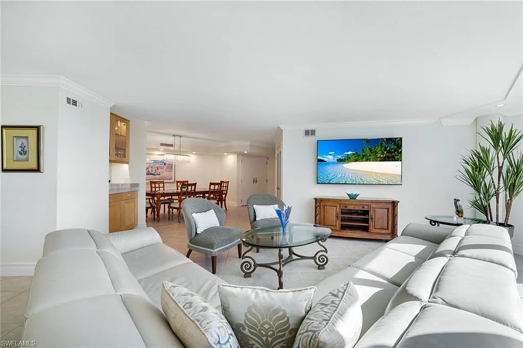 3 bed, 3.0 bath, 2160 sqft, $22,500 — Photo 4