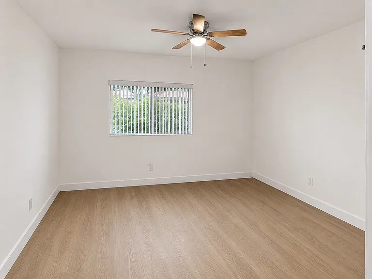 1315 N Columbus Ave. — Photo 22
