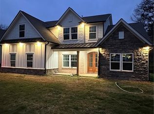 2330 Lakeview Cir, Matthews, NC 28105