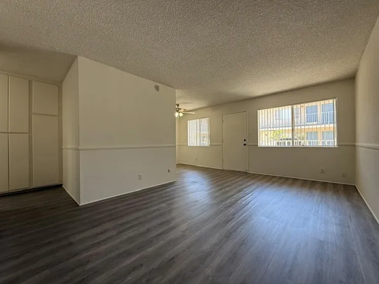 Marquis Apartments — Photo 28