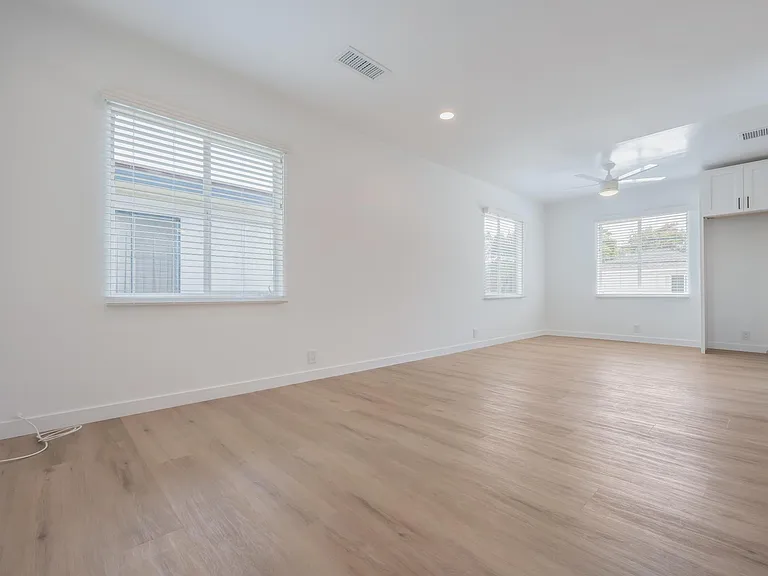 3201 S Barrington Ave #F — Photo 13