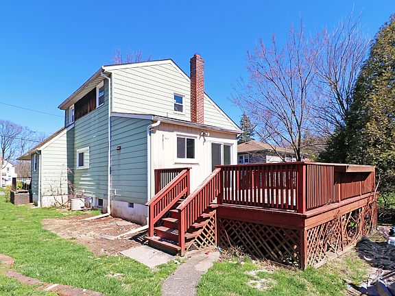 4th image of 260 Shepard Ave
