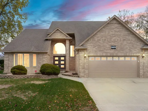 54678 Cabrillo Dr, Macomb, MI 48042