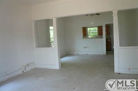 4th image of 619 W Theo Ave