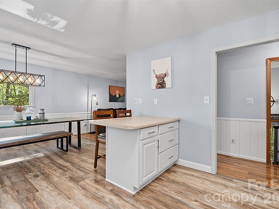 4th image of 84 Chisholm St