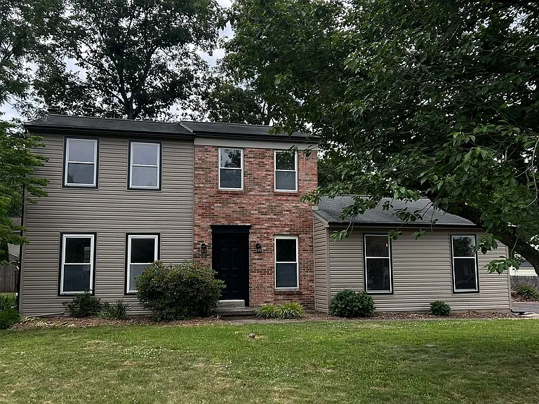 656 Braddock Ln — Photo 2