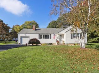 91 Foxridge Rd, West Hartford, CT 06107