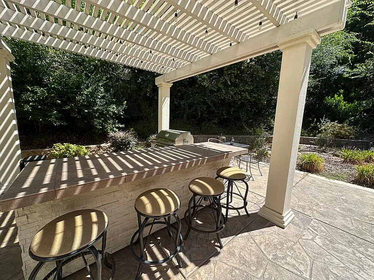 1075 Gamay Dr — Photo 40