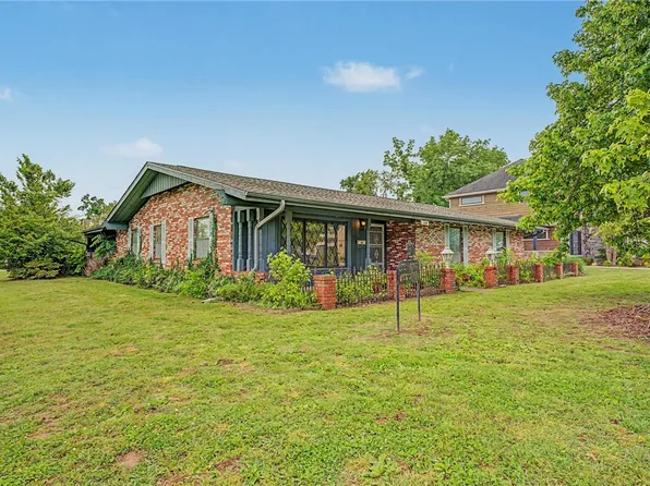 608 NW B St, Bentonville, AR 72712