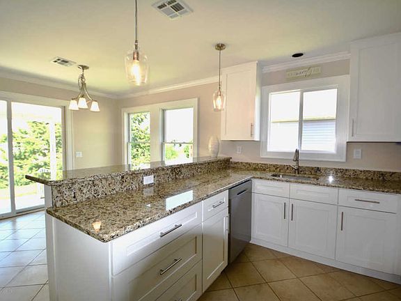 3rd image of 22 Woodstock Dr