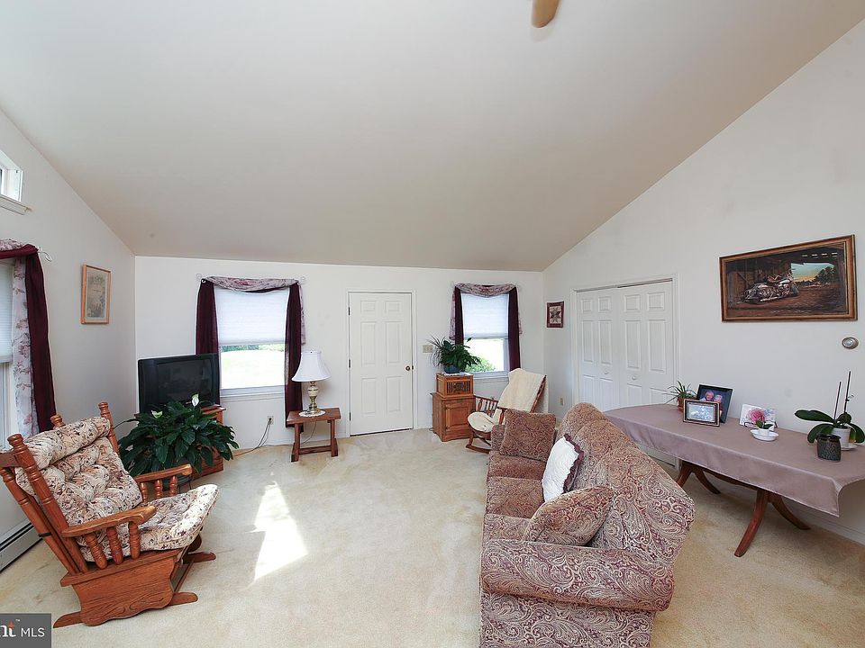 2135 Hendricks Rd, Pennsburg, PA 18073 Zillow