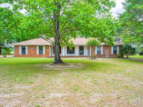 441 Country Club Dr, Defuniak Springs, FL 32435