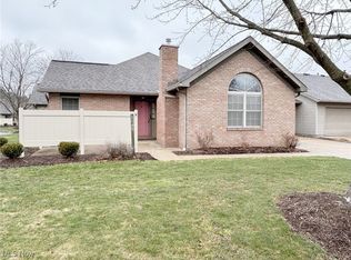 1645 Queens Gate Cir, Cuyahoga Falls, OH 44221