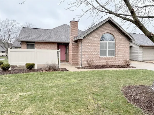 1645 Queens Gate Cir, Cuyahoga Falls, OH 44221