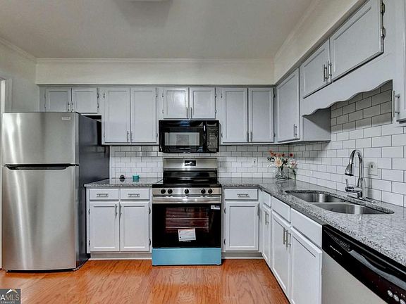 2nd image of 6520 Roswell Rd Unit 30