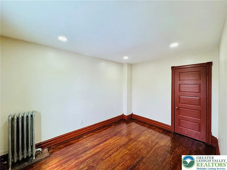 36 S Jefferson St — Photo 24