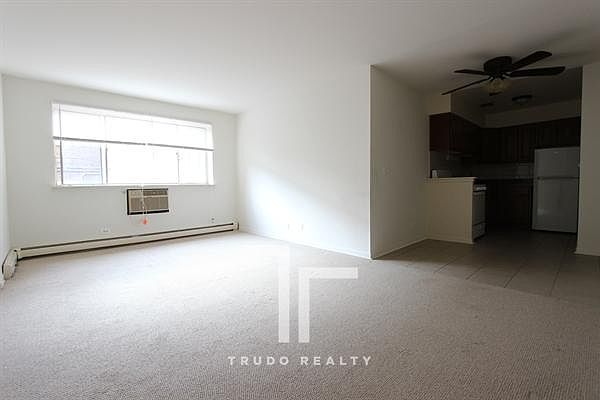 2nd image of 530-215 Aldine Ave #215