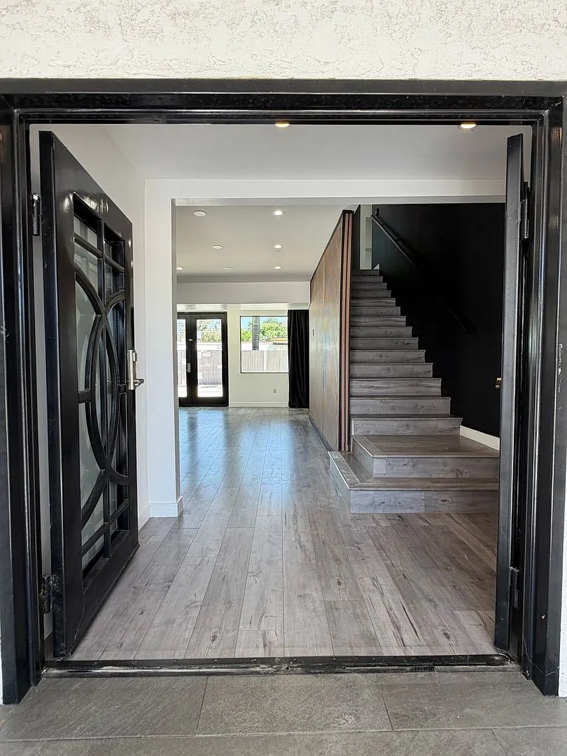 9040 Wildwood Ave — Photo 2