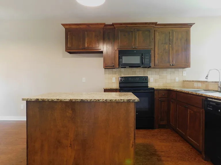 673 Copenhavr St — Photo 9