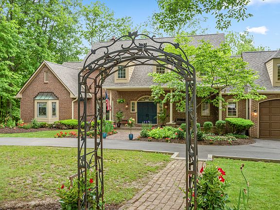 3rd image of 8612 Highwoods Ln