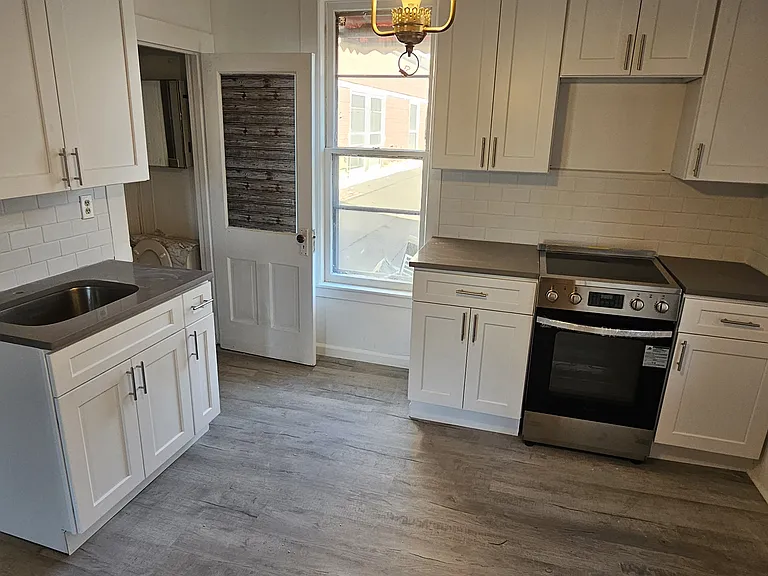 3 Hudson Ave #1 — Photo 2
