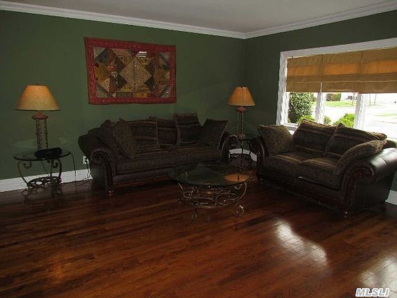 3rd image of 930 Cathedral Ave