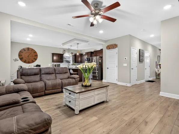 2422 Bucklin Dr, Clarksville, TN 37042