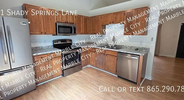721 Shady Springs Ln — Photo 18