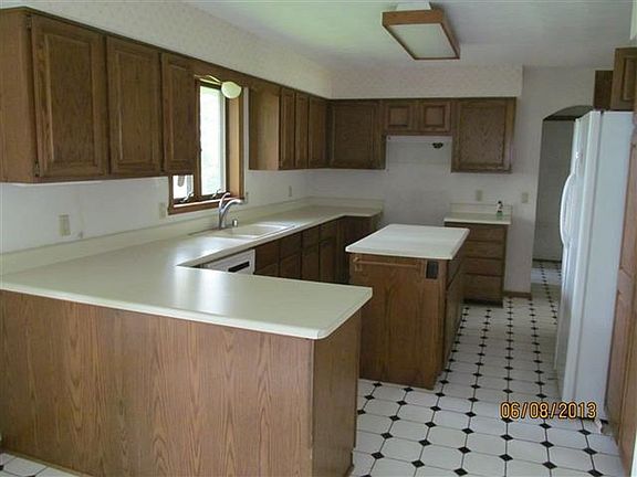 4th image of 3141 Danbury Dr W