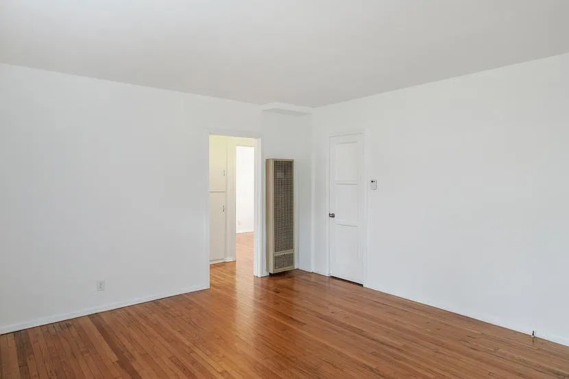 1332 Oak St — Photo 3