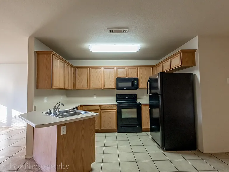 1278 N Heritage Ave — Photo 7