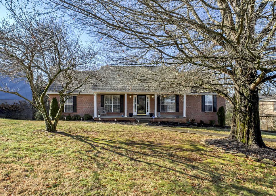 1st image of 513 Villa Crest Dr