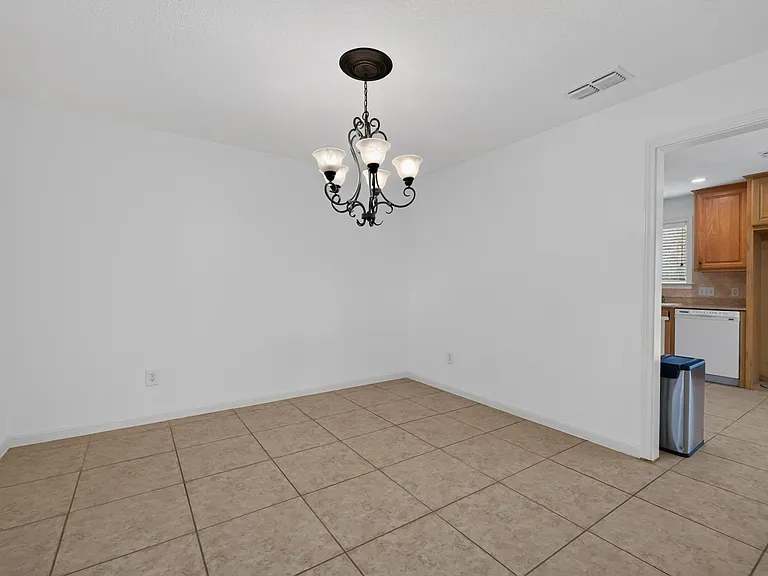 1202 Knollpark Cir — Photo 8