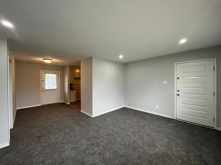 4801 Lansdown Dr — Photo 3