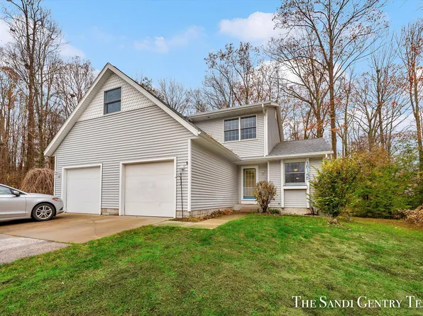 15145 Wintergreen Ct, Spring Lake, MI 49456
