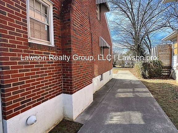 3rd image of 3306 Collingwood St NE