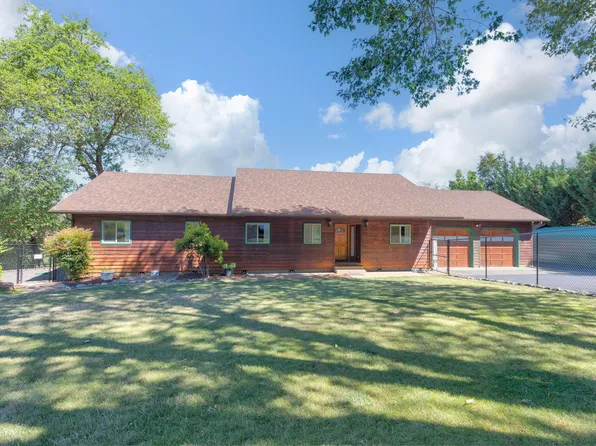 410 Lancelot Ln, Merlin, OR 97532