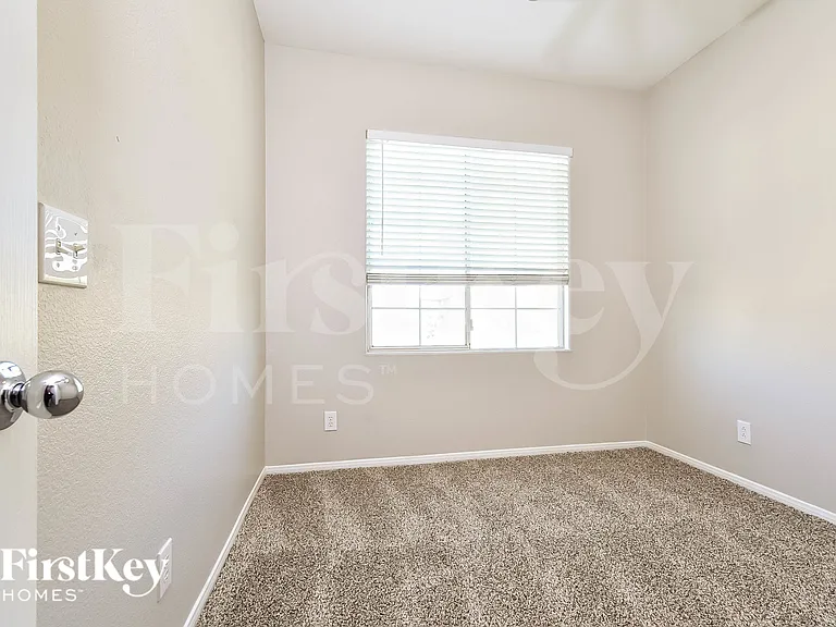 10552 Lessona St — Photo 14