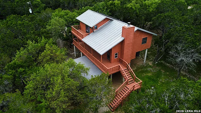 3 bed, 2.0 bath, 1457 sqft, $2,200 — Photo 1