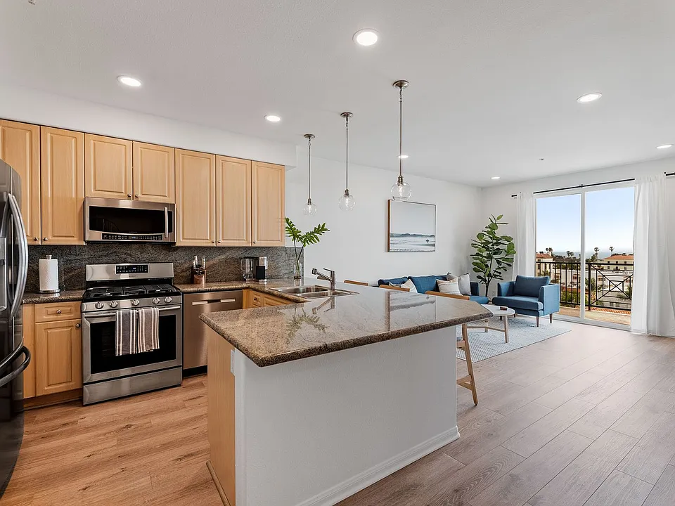 436 Poli St #402