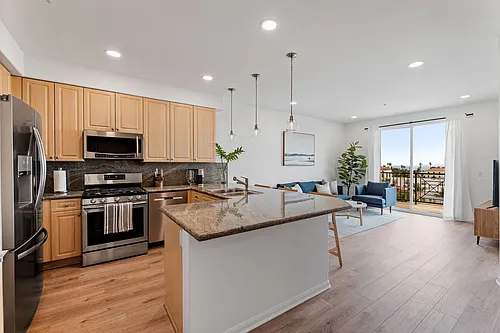 436 Poli St Photo 1