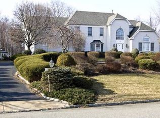 3 Robin Dr, Denville, NJ