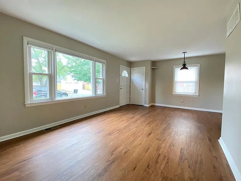 2321 Southgate Dr — Photo 1