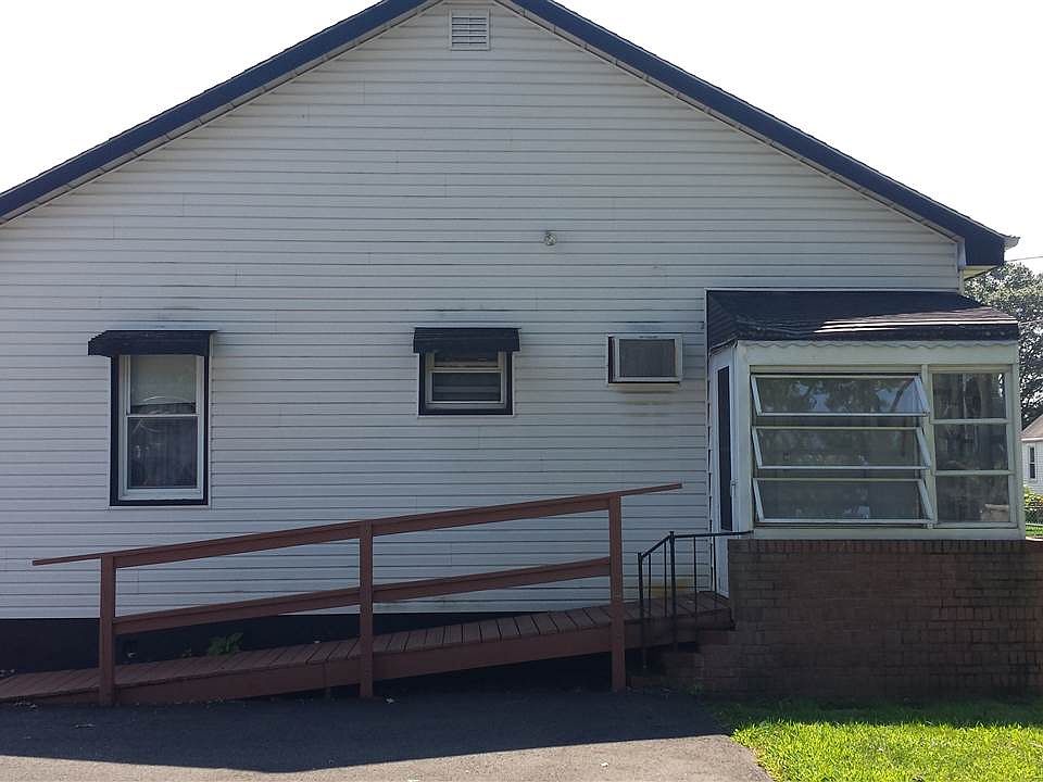 2nd image of 43 Kirby Ave