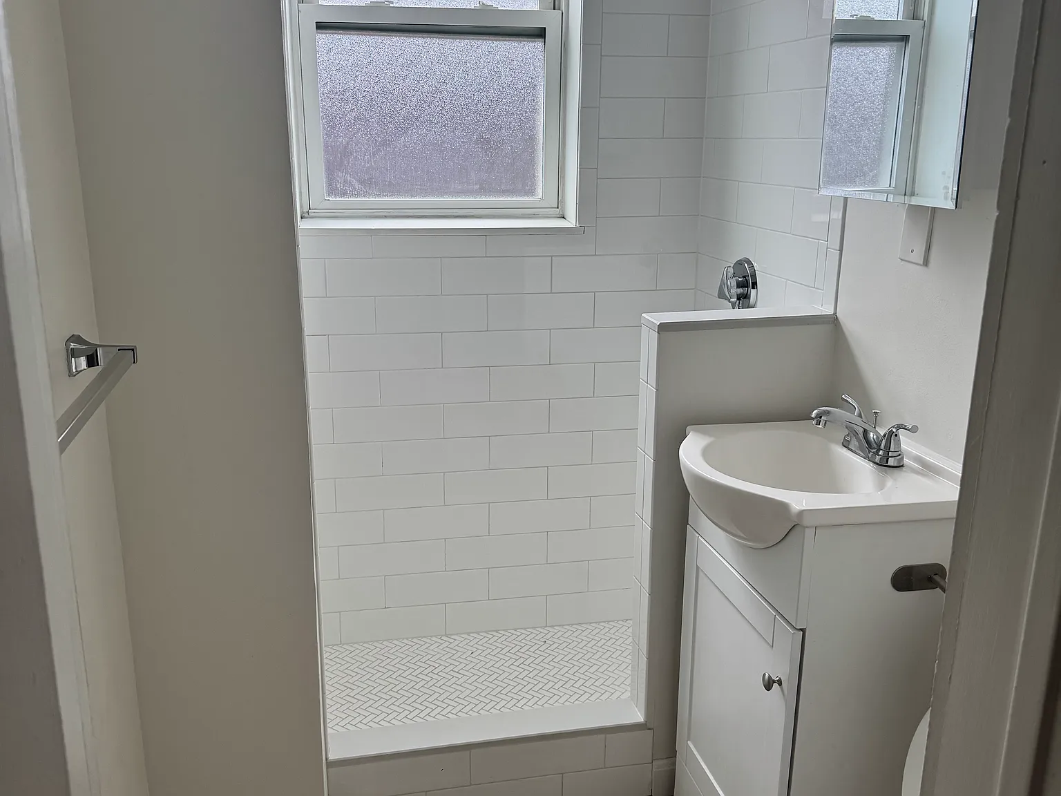 2 bed, 1.0 bath, $2,880 — Photo 4