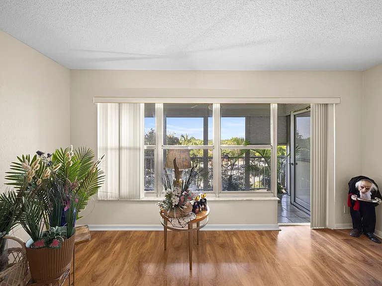 10777 W Sample Rd #508 — Photo 15